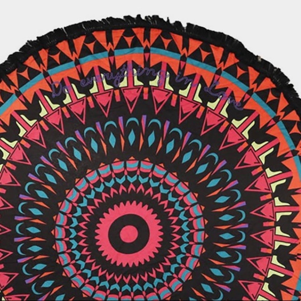 Round beach fringe throw - Picture 2 of 3